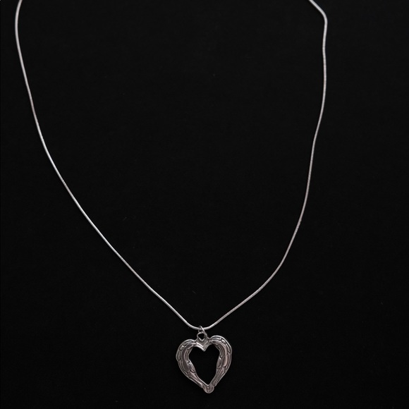 NEW Heart Necklace - Picture 2 of 2